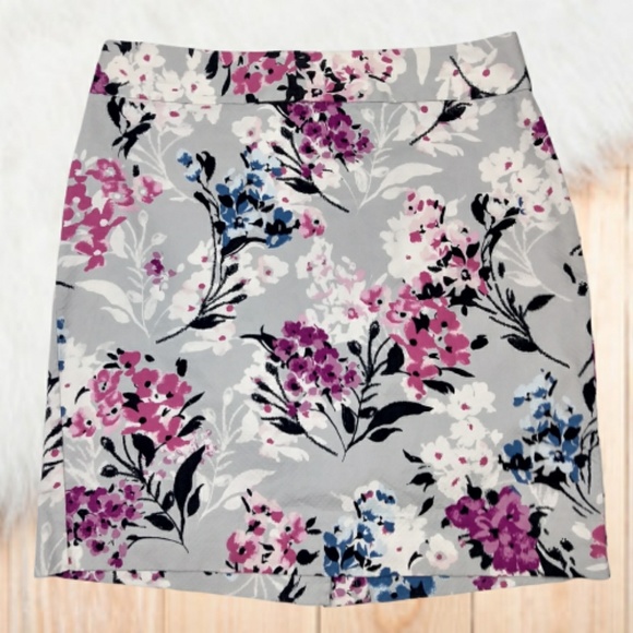 LOFT Dresses & Skirts - Floral Cotton Above Knee Loft Skirt Size 2